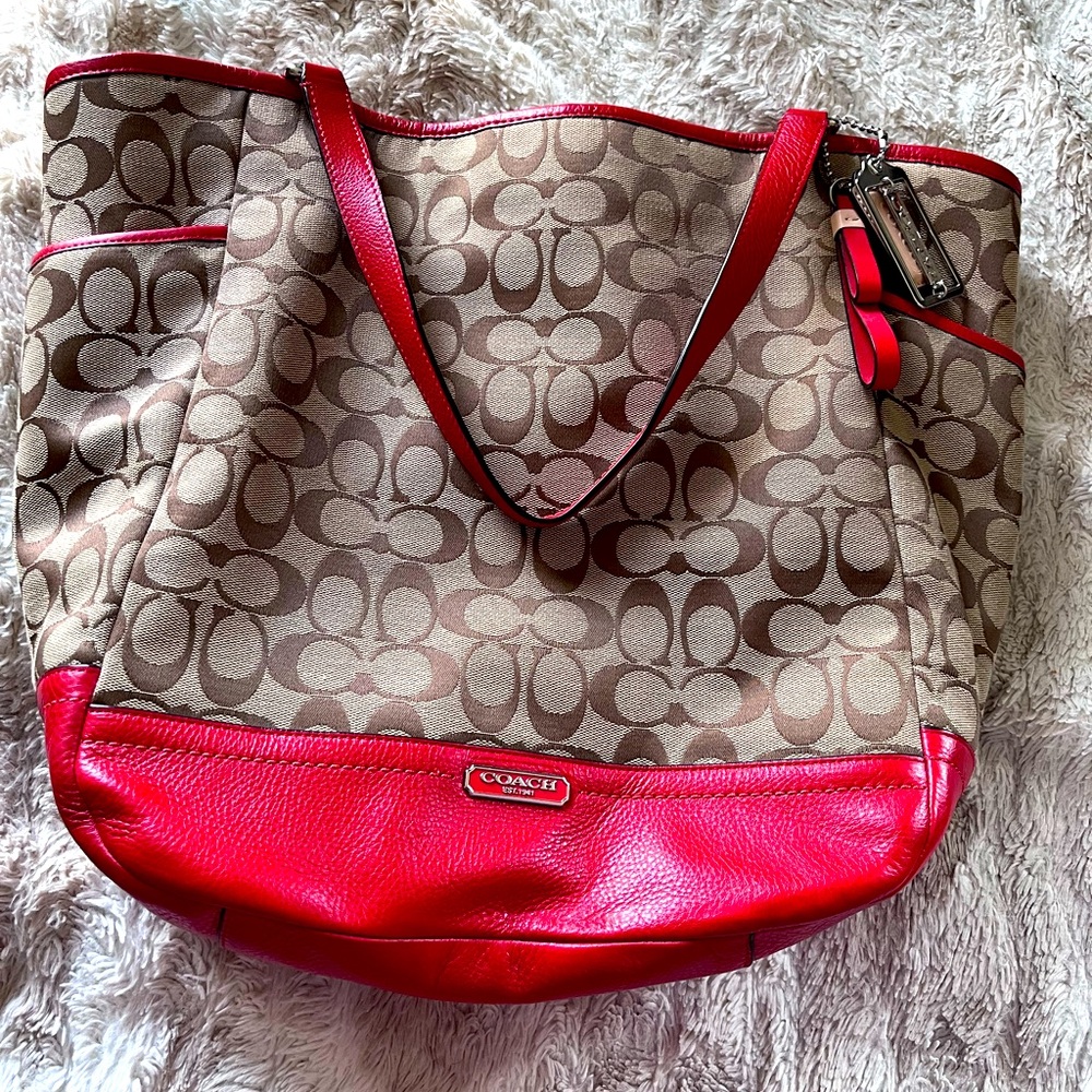 Hermosa bolsa Coach roja /café Solo Una vez usada - Picture 1 of 9